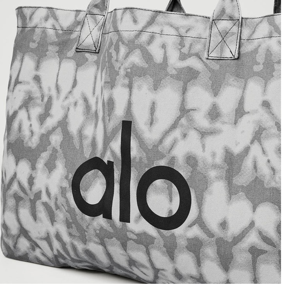 Oversized Alo Yoga Iconic Shopper Tote in Grey Tiedye Canvas - 20" x 14" x 7" - Picture 3 of 5